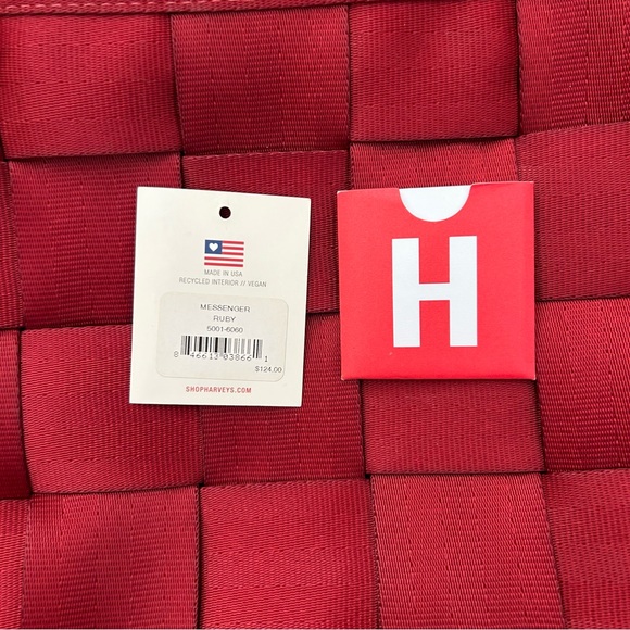 Harvey’s ruby messenger seatbelt bag NWOT EUC $124 - Picture 4 of 9